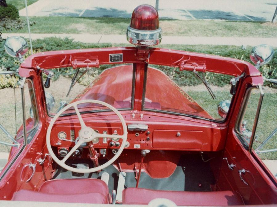  Mack L-85 Firetruck 1954 года  (фото 2 из 4)